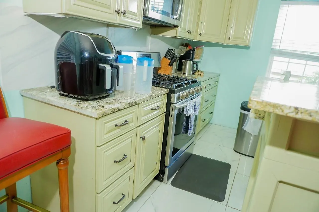 A Taste Of Jamaica Lavern'S Place Ocho Rios
