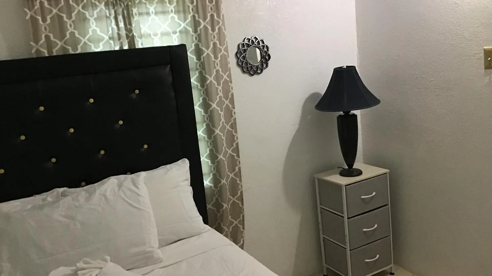 A Taste Of Jamaica Lavern'S Place Ocho Rios Jamajka